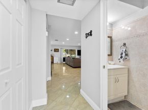 547 N Pine Island Rd 25, Plantation FL 33324