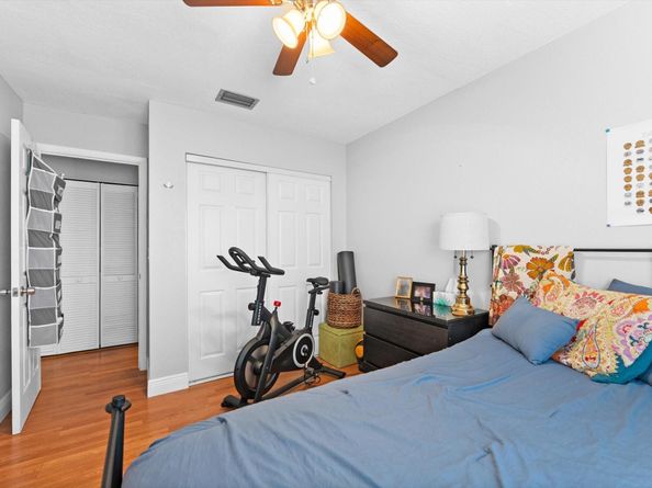 547 N Pine Island Rd 25, Plantation FL 33324