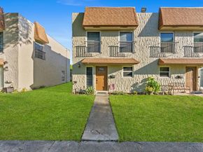 547 N Pine Island Rd 25, Plantation FL 33324
