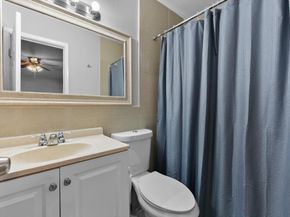 547 N Pine Island Rd 25, Plantation FL 33324
