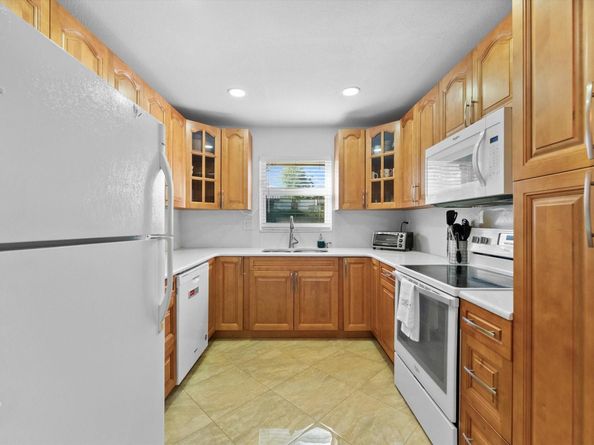 547 N Pine Island Rd 25, Plantation FL 33324