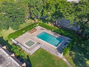547 N Pine Island Rd 25, Plantation FL 33324