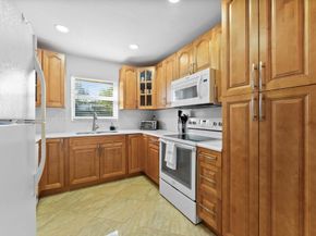 547 N Pine Island Rd 25, Plantation FL 33324