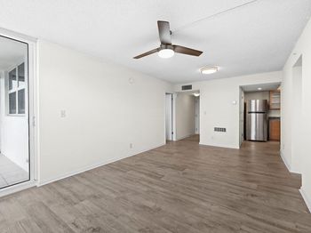 1505 N Riverside Drive