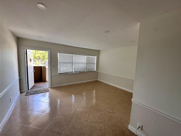 9101 Sunrise Lakes Blvd 203, Sunrise FL 33322