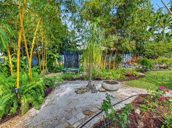 215 N Seacrest Circle, Delray Beach FL 33444