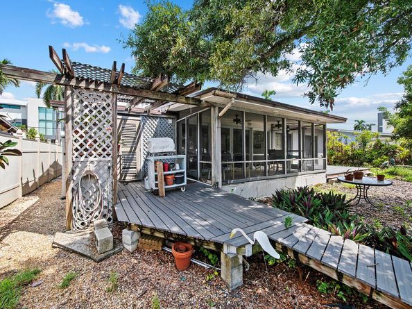 1718 SE 14th St, Fort Lauderdale FL 33316