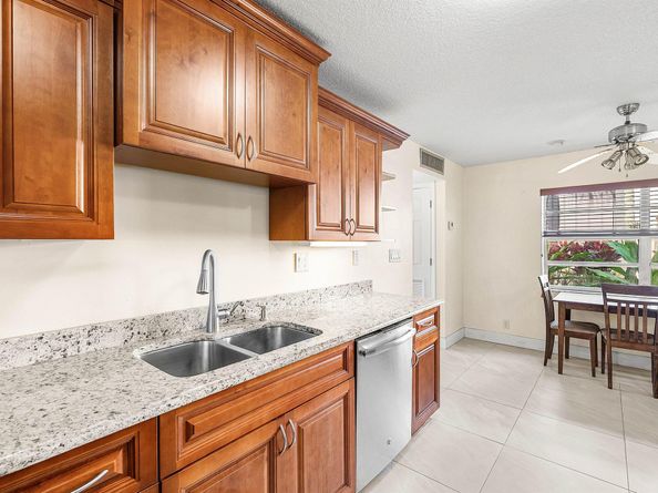 447 Burgundy J, Delray Beach FL 33484