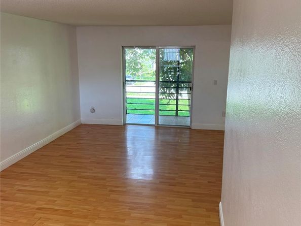 851 NE 209th Ter 202, Miami FL 33179