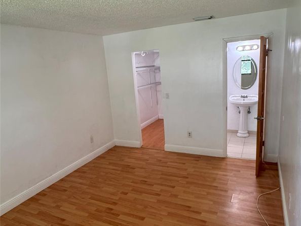 851 NE 209th Ter 202, Miami FL 33179