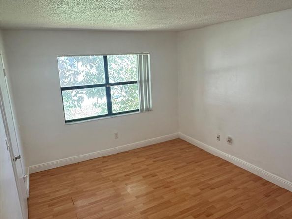 851 NE 209th Ter 202, Miami FL 33179