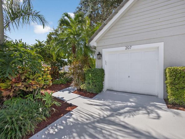 207 Woodsmuir Court, Palm Beach Gardens FL 33418