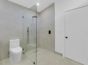 1170 NW 59th St, Miami FL 33127