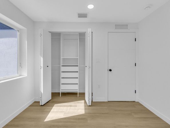 1170 NW 59th St, Miami FL 33127