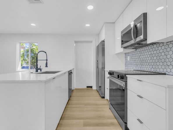 1170 NW 59th St, Miami FL 33127