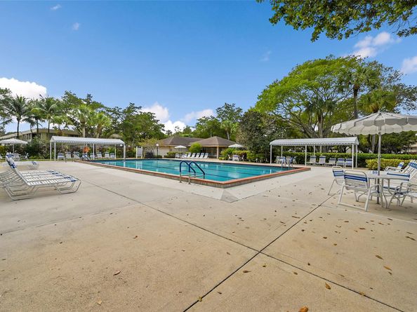 3980 Oaks Clubhouse Dr 505, Pompano Beach FL 33069