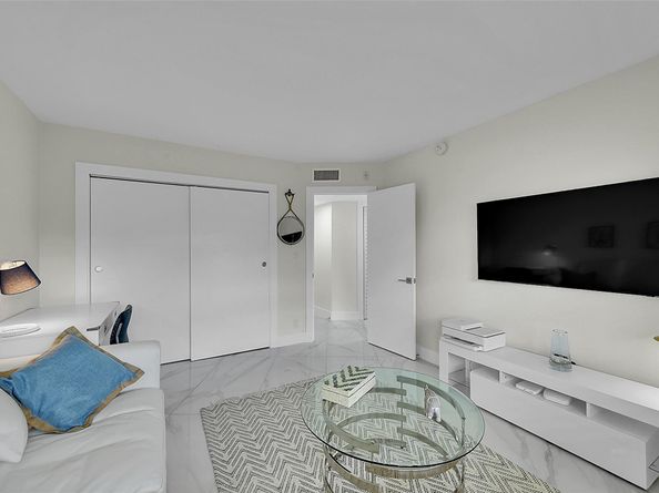 3980 Oaks Clubhouse Dr 505, Pompano Beach FL 33069