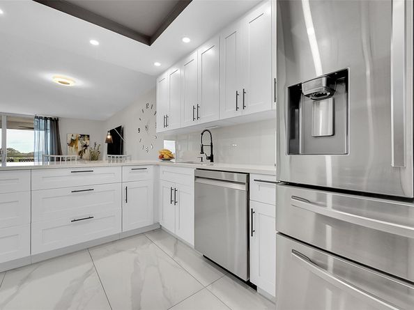 3980 Oaks Clubhouse Dr 505, Pompano Beach FL 33069