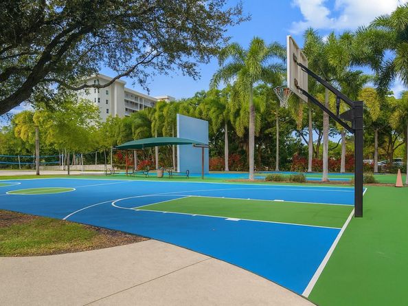 3980 Oaks Clubhouse Dr 505, Pompano Beach FL 33069