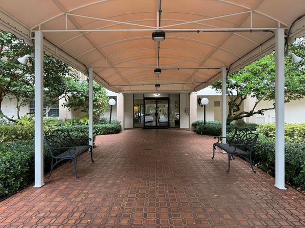 3980 Oaks Clubhouse Dr 505, Pompano Beach FL 33069