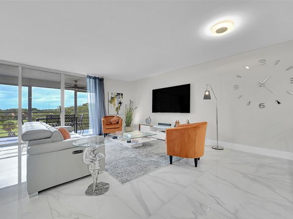 3980 Oaks Clubhouse Dr 505, Pompano Beach FL 33069