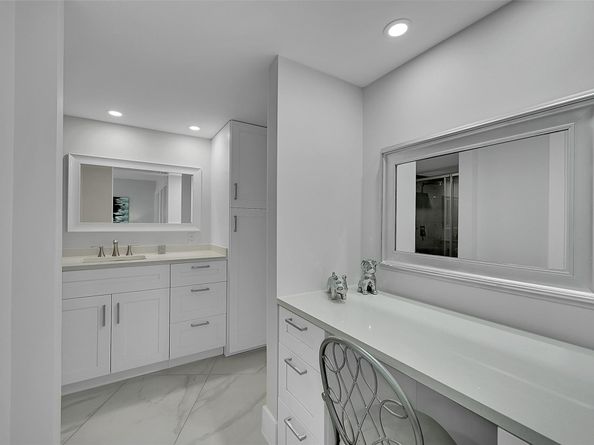 3980 Oaks Clubhouse Dr 505, Pompano Beach FL 33069