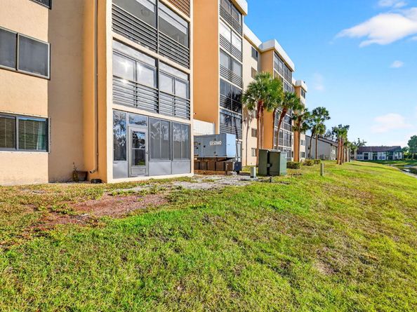 7770 Tahiti Lane 105, Lake Worth FL 33467