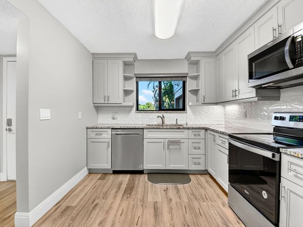 7770 Tahiti Lane 105, Lake Worth FL 33467