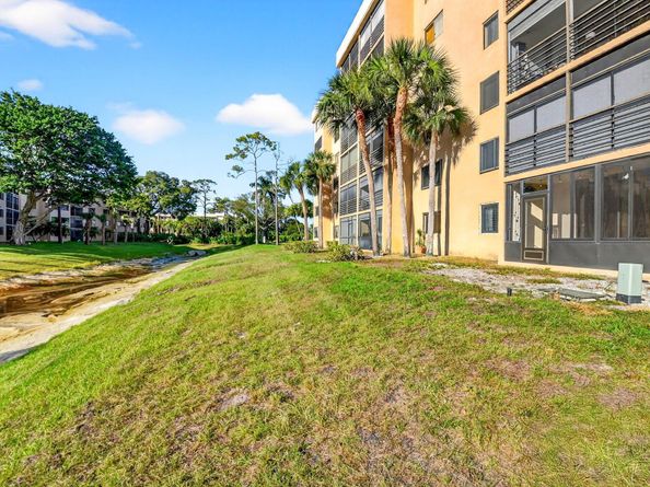 7770 Tahiti Lane 105, Lake Worth FL 33467