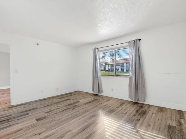 7770 Tahiti Lane 105, Lake Worth FL 33467