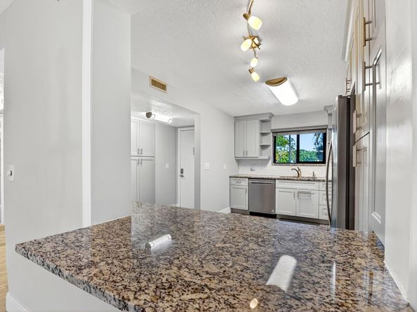 7770 Tahiti Lane 105, Lake Worth FL 33467