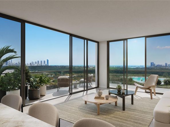 13899 Biscayne Boulevard TH106, North Miami Beach FL 33181