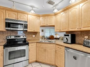 3 Vía De Casas Sur 102, Boynton Beach FL 33426