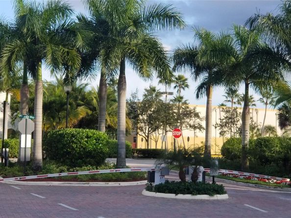 1765 NW 124th Pl, Pembroke Pines FL 33028