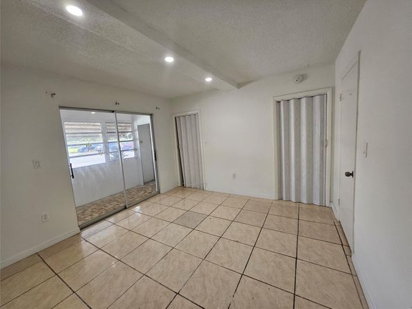 70 NE 202 Te T12, Miami Gardens FL 33179