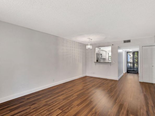 4700 Lucerne Lakes Boulevard 206, Lake Worth FL 33467