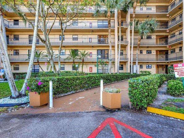 4700 Lucerne Lakes Boulevard 206, Lake Worth FL 33467