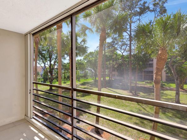 4700 Lucerne Lakes Boulevard 206, Lake Worth FL 33467