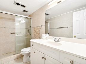 1985 S Ocean Drive Lp, Hallandale Beach FL 33009