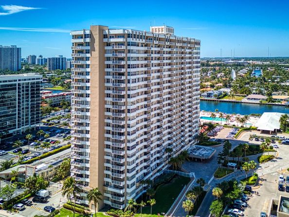 1985 S Ocean Drive Lp, Hallandale Beach FL 33009