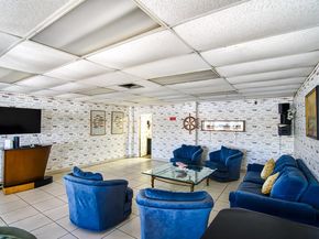 1985 S Ocean Drive Lp, Hallandale Beach FL 33009