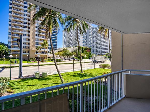 1985 S Ocean Drive Lp, Hallandale Beach FL 33009