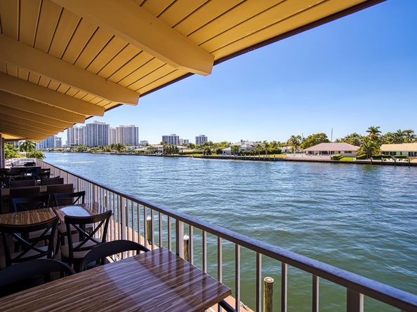 1985 S Ocean Drive Lp, Hallandale Beach FL 33009