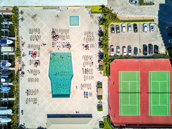 1985 S Ocean Drive Lp, Hallandale Beach FL 33009