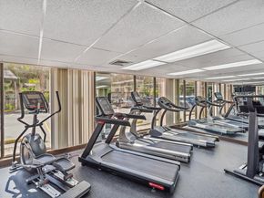1985 S Ocean Drive Lp, Hallandale Beach FL 33009