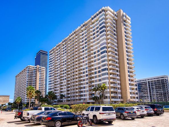 1985 S Ocean Drive Lp, Hallandale Beach FL 33009