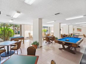 1985 S Ocean Drive Lp, Hallandale Beach FL 33009