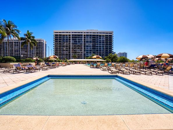 1985 S Ocean Drive Lp, Hallandale Beach FL 33009