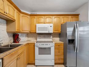 1985 S Ocean Drive Lp, Hallandale Beach FL 33009