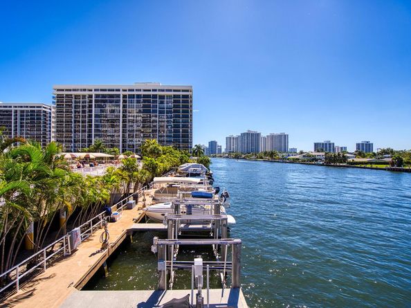 1985 S Ocean Drive Lp, Hallandale Beach FL 33009